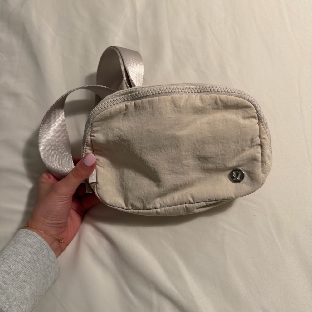 lululemon athletica cream belt bag